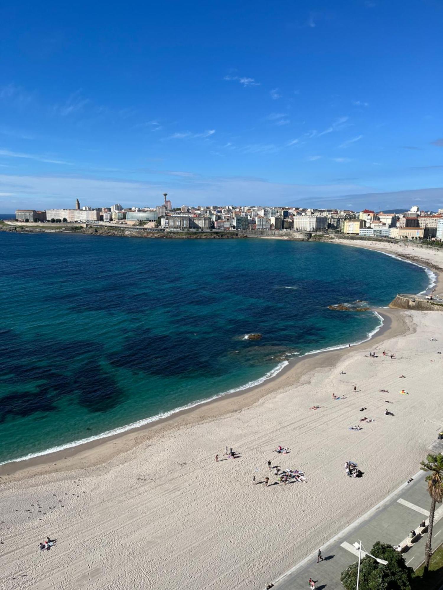 Primera Linea Playa Riazor A Coruna Bagian luar foto